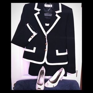 B. Moss Tailored Professional 2-Piece Suit Size 8